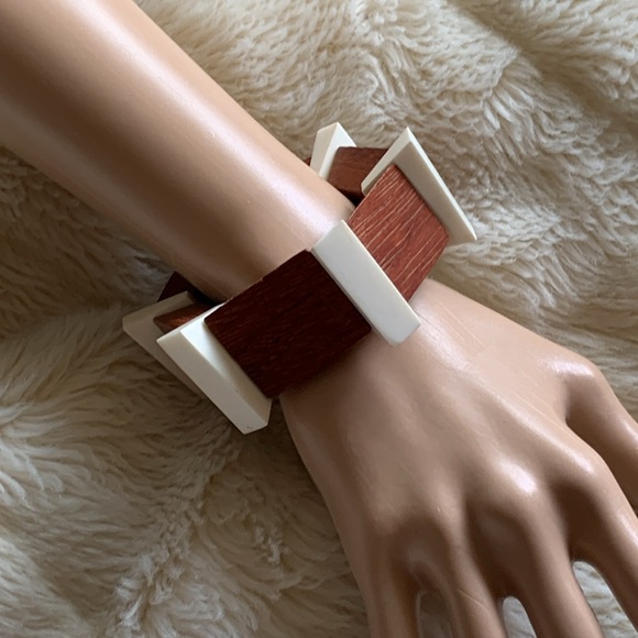Vintage unique stretch wood bangle bracelet - Picture 6 of 12